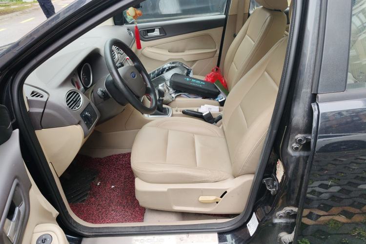 Used Ford Focus 2013 Sedan Classic 1.8L Manual Base Model
