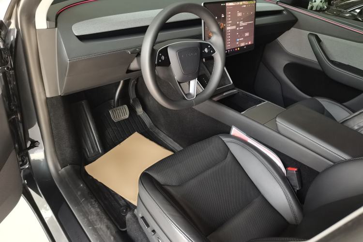 Used Tesla Model Y 2025 Rear-Wheel-Drive Version
