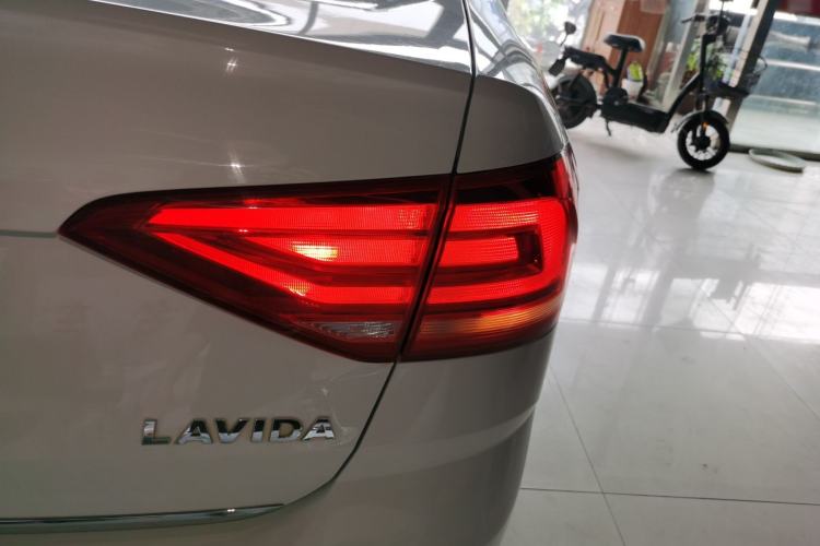 Used Volkswagen Lavida 2015 1.6L Manual Comfort Edition
