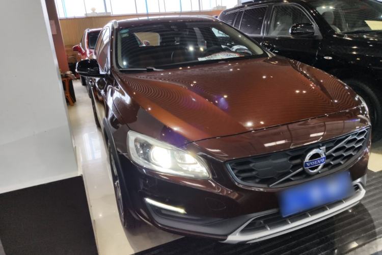 Used Volvo V60 2016 Cross Country T6 AWD