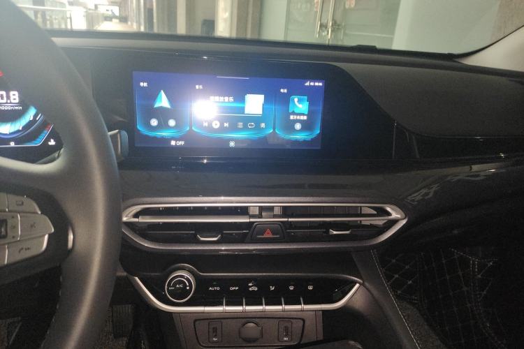 Used CHANGAN Eado 2020 PLUS Blue Whale NE 1.4T GDI DCT Prestige Model Center Console