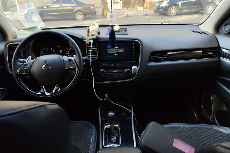 Used Mitsubishi Outlander 2021 2.4L 4x4 Zhi Xiang Edition 7 Seats
