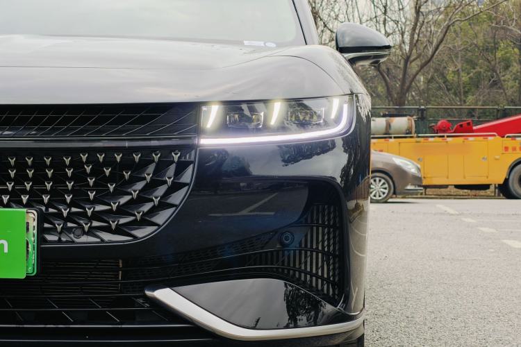 Used VOYAH PASSION 2024 PHEV Four-Wheel Drive Ultra-Long Range Executive Edition
