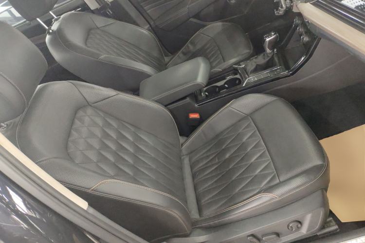 Used Volkswagen Passat 2019 330TSI Luxury Edition China VI Standard
