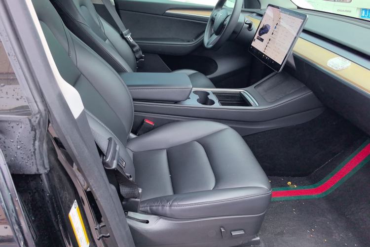 Used Tesla Model Y 2021 Standard Range Rear-Wheel Drive Version Right Front Seat