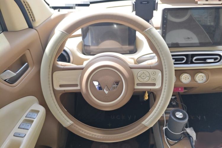 Used Wuling Hongguang MINIEV 2025 Four-Door Version Advanced Edition Steering Wheel