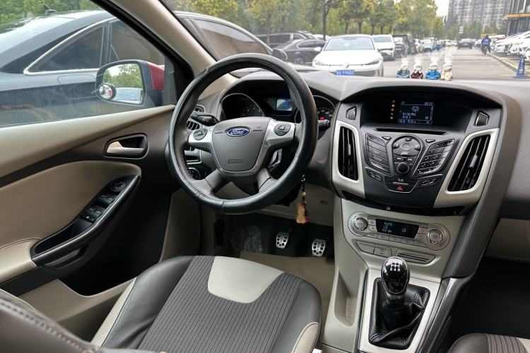 Used Ford Focus 2012 Hatchback 1.6L Manual Fashion Edition