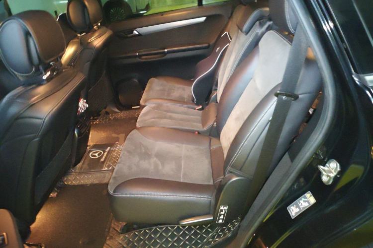 Used Mercedes-Benz R-Class 2015 R 320 4MATIC Luxury Model Left Rear Seat