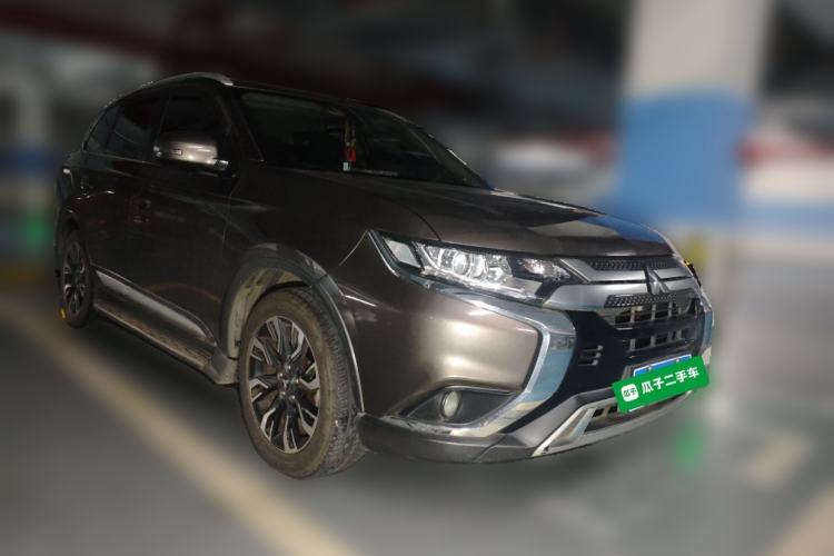 Used Mitsubishi Outlander 2019 2.0L Two-Wheel Drive Comfort Edition 7 Seats China V Emission Standard