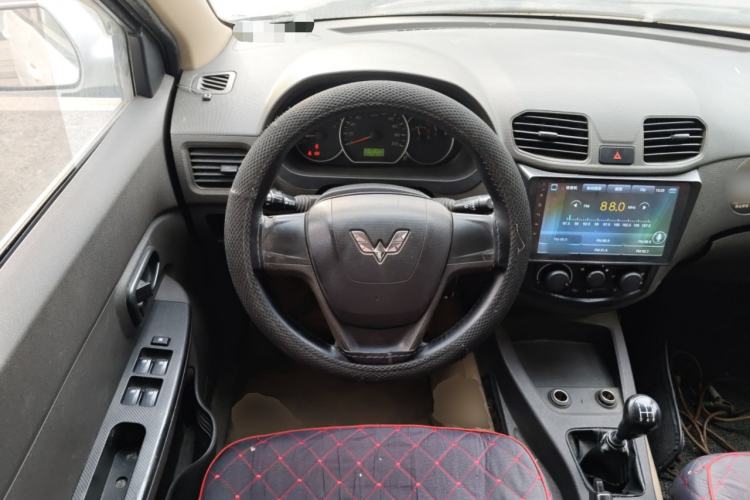 Used Wuling Hongguang 2014 1.2L Standard Model China IV
