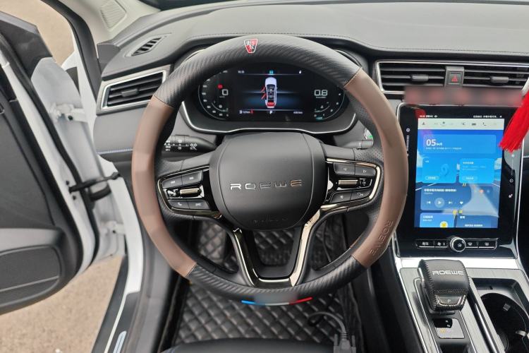 Used Roewe RX5 2025 PLUS 330TGI Automatic Trendsetting Smart Edition
