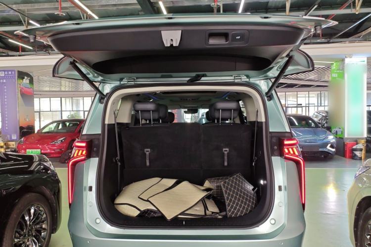 Used SAIC MAXUS Dajia 9 2024 Super Hybrid Ultra-Long Range Forest Edition 7-Seater
