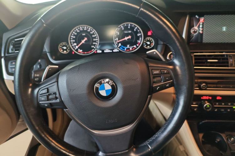 Used BMW 5 Series 2015 535Li Leading Model
