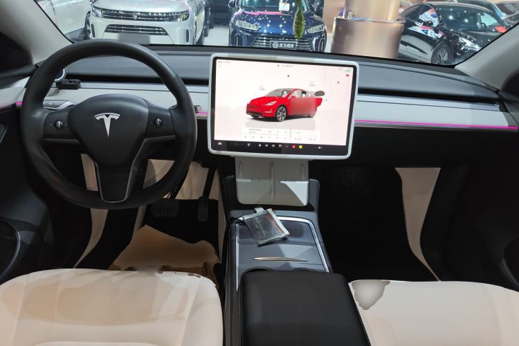 Used Tesla Model Y 2023 Long-Range All-Wheel-Drive Version