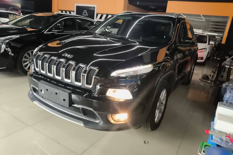 Used Jeep Cherokee 2017 2.0L Superior Edition