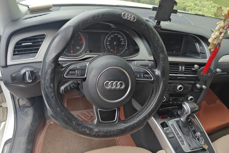 Used Audi A4L 2015 35 TFSI Automatic Standard Model Steering Wheel