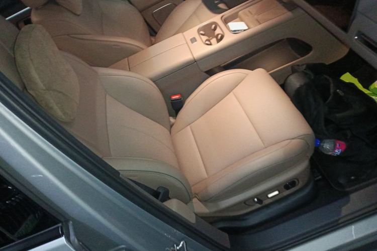 Used Li Auto Li Auto i6 2025 Model Four-Wheel-Drive Standard Type
