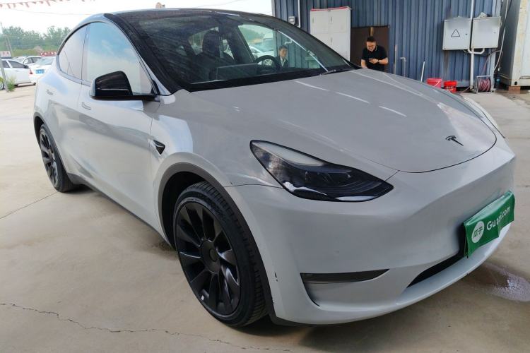 Used Tesla Model Y 2021 Standard Range Rear-Wheel Drive Version Front Right 45 Deg