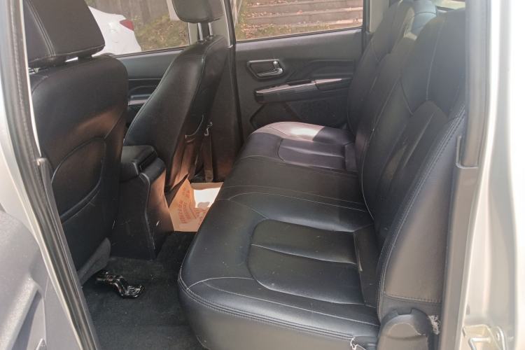 Used Great Wall Wingle 5 2017 2.4L European Version Gasoline Two-Wheel Drive Entry-Level Big Double Cab 4G69S4N
