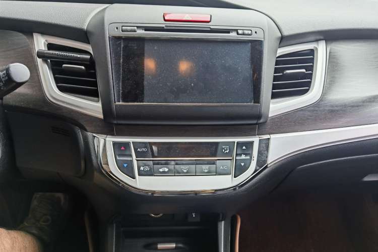 Used Honda Jade 2013 1.8L automatic Comfort version 5 seats