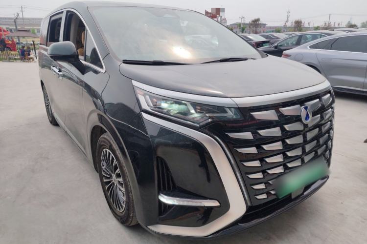 Used Denza D9 2022 DM-i 970 Four-Wheel Drive Flagship Model Front Right 45 Deg