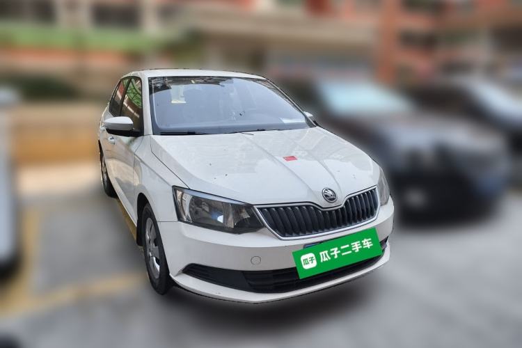Used Skoda Fabia 2015 1.4L Manual Front-Wheel Drive Model Front Right 45 Deg