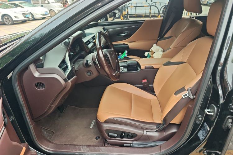 Used Lexus ES 2020 200 Excellence Edition
