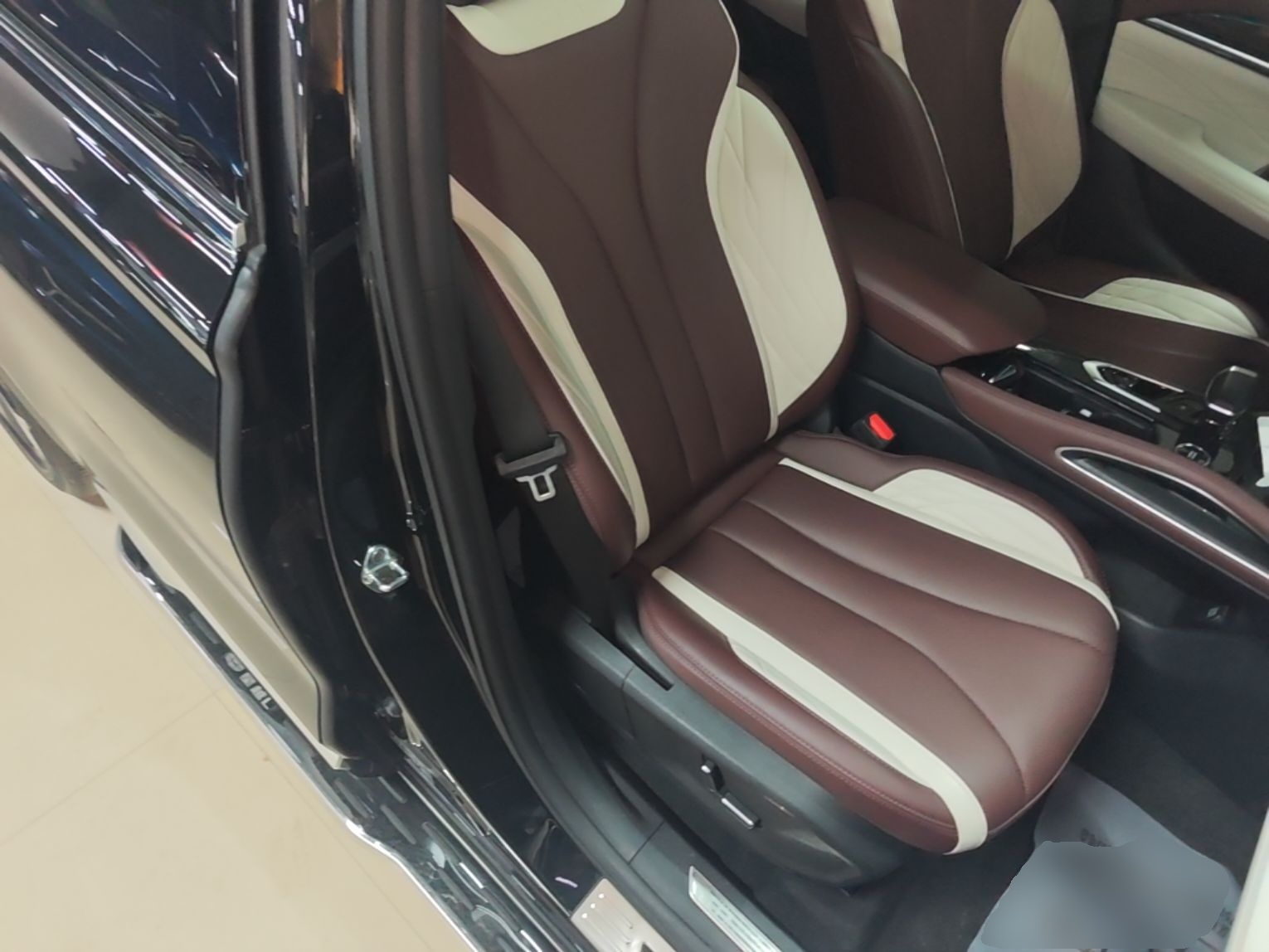 Geely Auto Monjaro L 2021 2.0TD DCT EVO Two-Wheel Drive Prestige Version — снимка 19