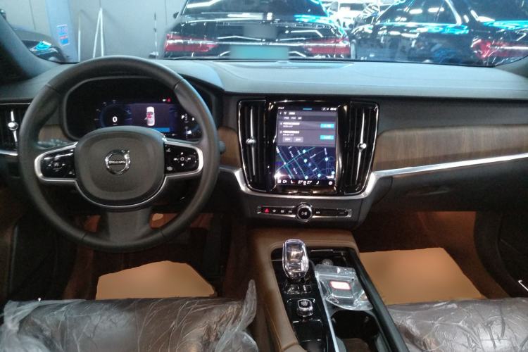 Used Volvo S90 2024 B5 Zhiyuan Luxury Edition
