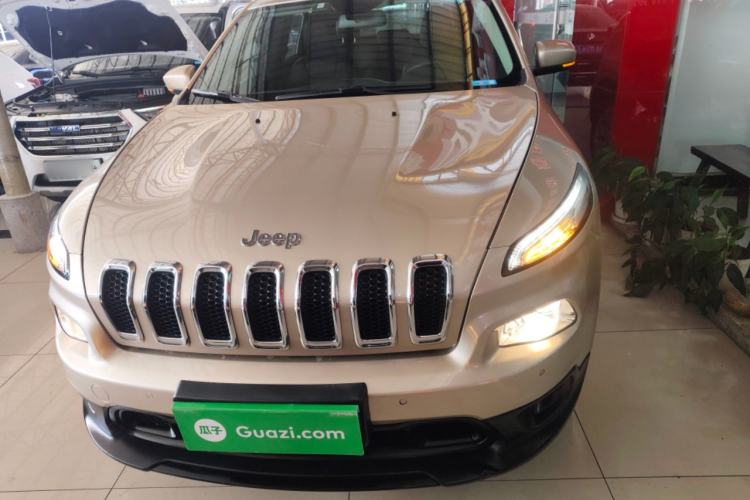 Used Jeep Cherokee 2016 2.4L Leading Edition
