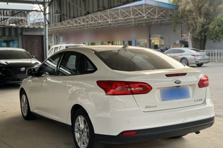 Used Ford Focus 2018 Sedan Classic 1.6L Automatic Trendy SmartDrive Edition Exterior 4