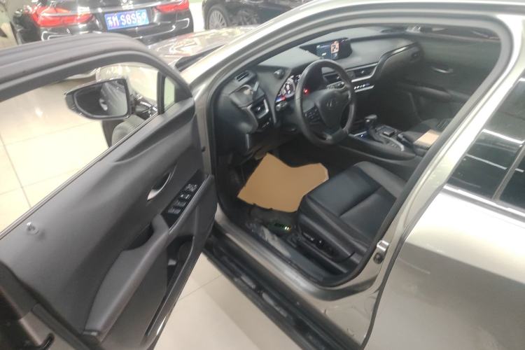 Used Lexus UX 2020 260h Explore-Cool Edition
