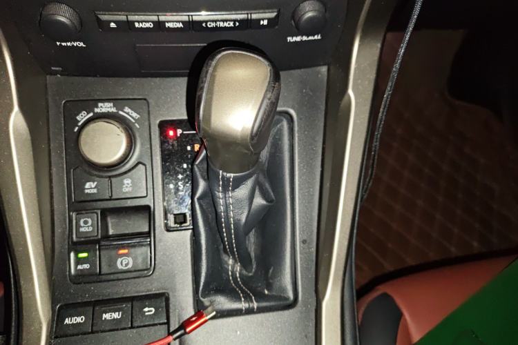 Used Lexus NX 2015 300h All-Wheel-Drive Fēngzhì Edition Gear Lever