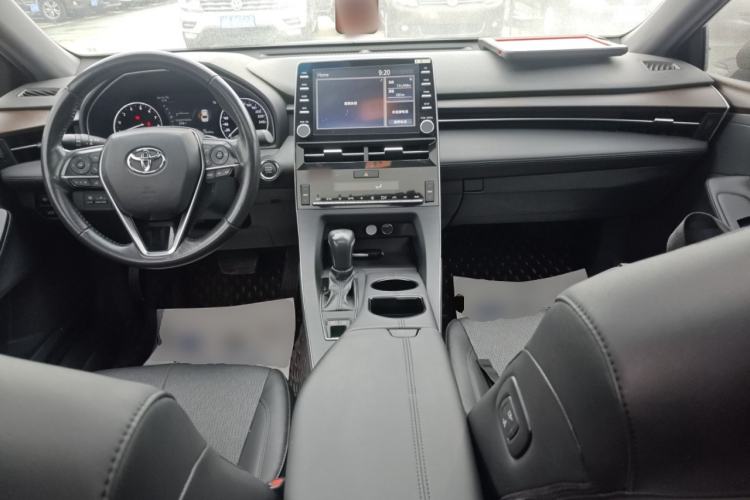 Used Toyota Avalon 2019 2.0L XLE Premium Edition China VI Center Console