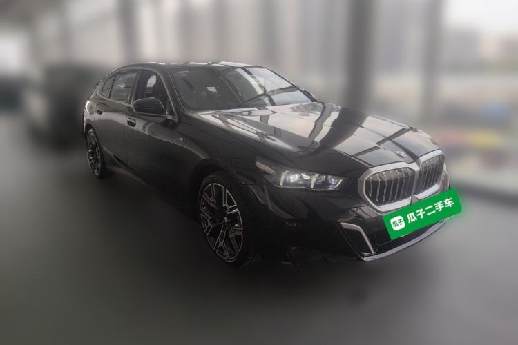 Used BMW 5 Series 2025 530Li Luxury Edition M Sport Package Exterior 1