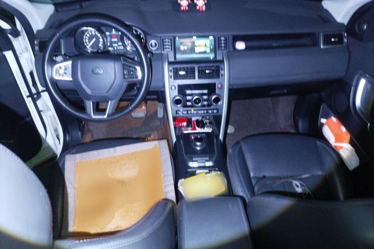 Used Land Rover Discovery Sport 2018 240 PS SE Version Center Console