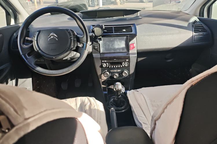 Used Citroen C-Quatre 2016 Classic Sedan 1.6L Manual - Premium Version Center Console