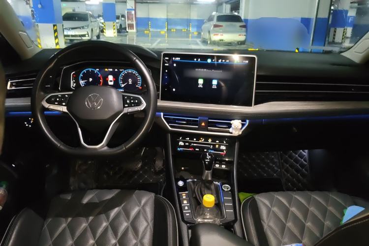 Used Volkswagen Sagitar 2023 280TSI DSG Excellence Plus Edition Center Console