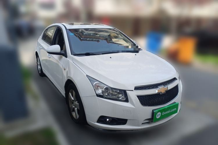 Used Chevrolet Cruze 2013 Hatchback 1.6L Manual Luxury Model Front Right 45 Deg