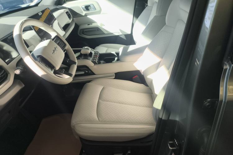 Used Formula Leopard Titanium 3 2025 501KM All-Wheel Drive Intelligent Driving Ultra Version
