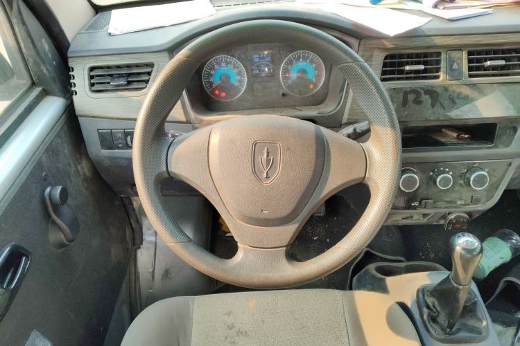 Used Jinbei Hiace X30 2023 1.5L Super-Comfortable Passenger Van 5/6/7-Seater Non-Air-Conditioned Version Model SWC15M