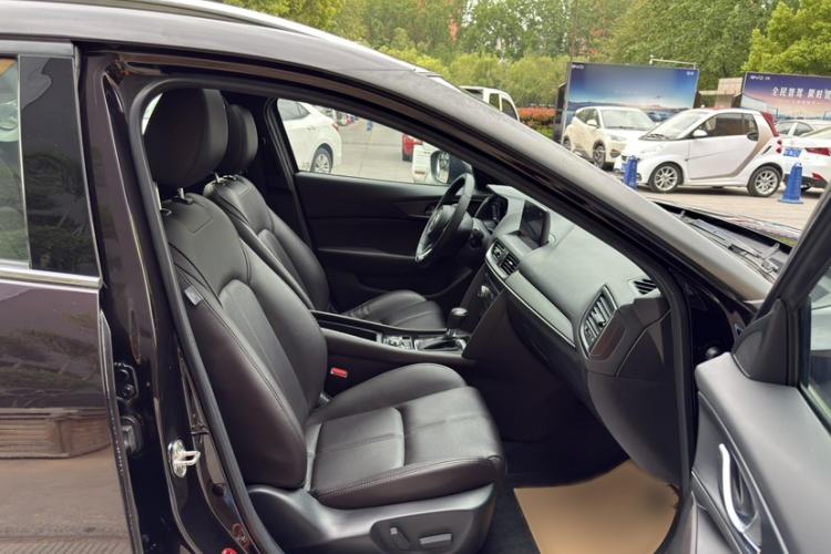 Used Mazda CX-4 2020 2.0L Automatic Two-Wheel Drive Blue Sky Leading Edition Right Front Seat