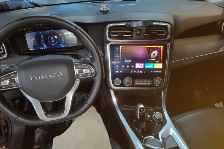 Used Lynk & Co 01 EM-P 2018 1.5T PHEV JingPro National Emission Standard V Center Console