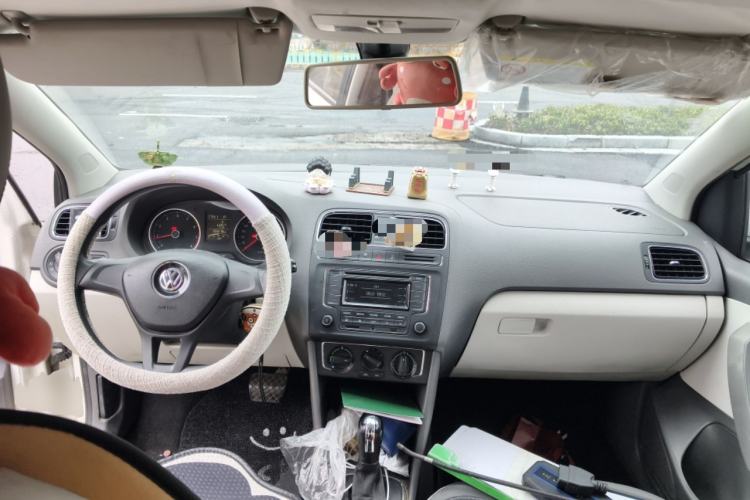 Used Volkswagen Polo 2014 1.6L Automatic Comfort Edition Center Console