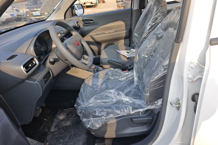 Used Wuling Hongguang New Energy 2025 Extended-Range Hybrid 50 km Utility Version Left Front Seat