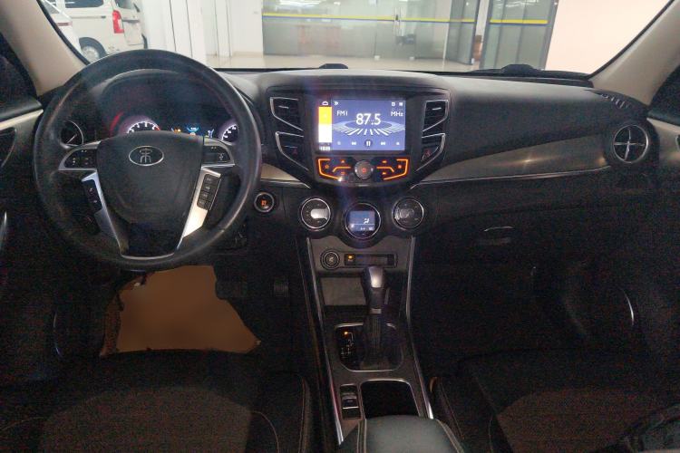 Used BYD Song 2016 Gaishi Edition 1.5TID Automatic Leading Model Center Console