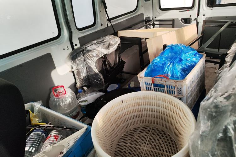 Used SAIC MAXUS Xintu V80 2024 Aotong Value Edition 6MT Long-Wheelbase Mid-Roof Model with 127 Ps Available in 6/7/8/9-Seater Configurations Left Rear Seat