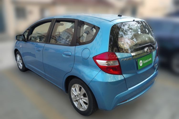 Used Honda Fit 2011 1.5L manual luxury version
