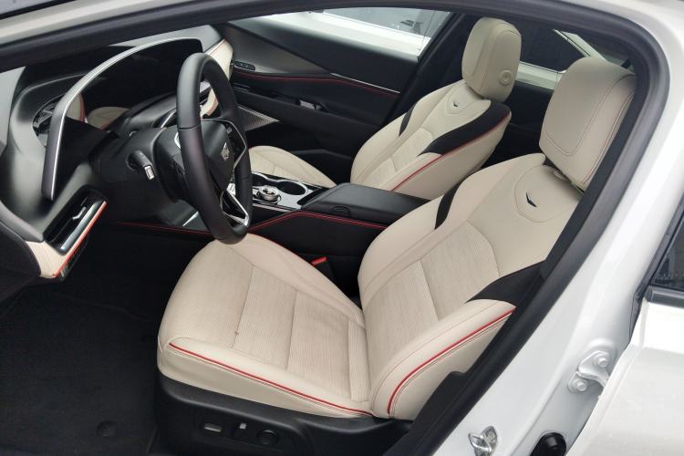 Used Cadillac GT4 2023 25T Prestige Version
