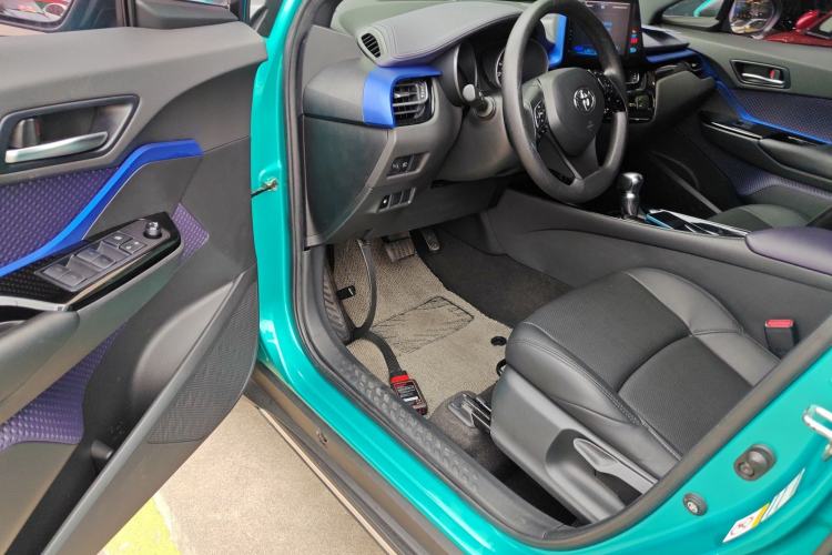 Used Toyota C-HR 2018 2.0L Leading Edition China VI Driver Seat